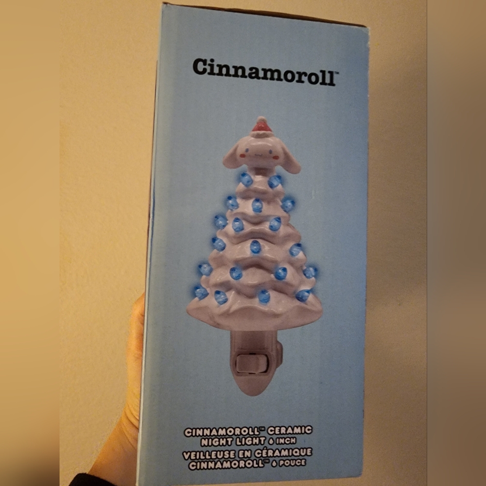 NWT  Ukonic Sanrio Cinnamoroll 6-Inch Ceramic Christmas Tree Plug-in Nightlight - Picture 8 of 10